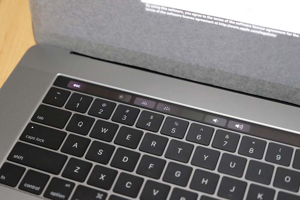 MacBook Pro 15インチ（2016）のTouch Bar