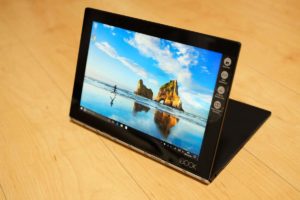 YOGA BOOK with Windows レビュー！タッチキーボードと超薄型革新的な2in1タブレットPC