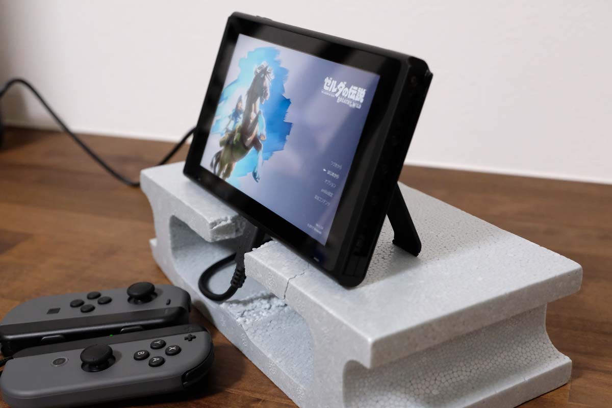 ニンテンドースイッチのテーブルモードで充電しながらゲームをするには