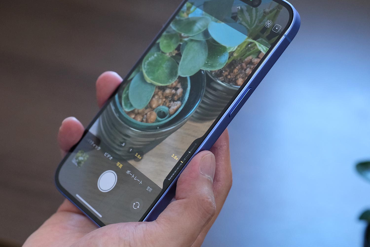 iPhone 16 カメラコントロールでズーム