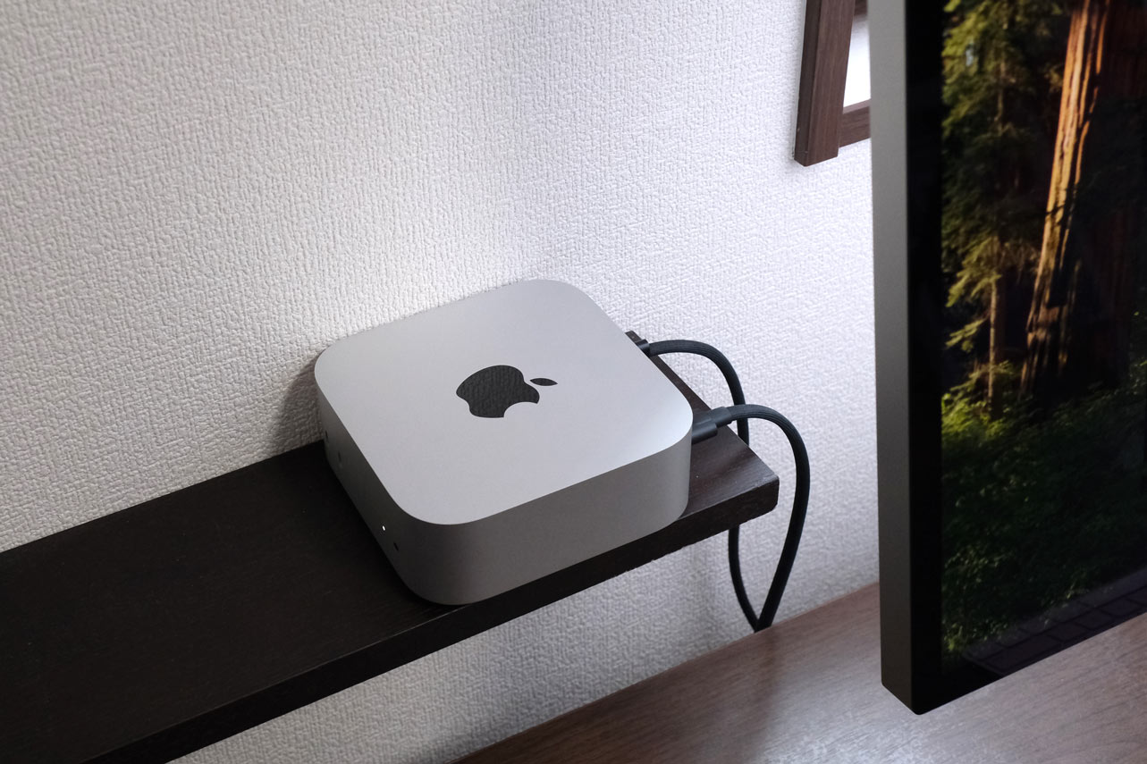 Mac mini（M4）を飾り棚に設置