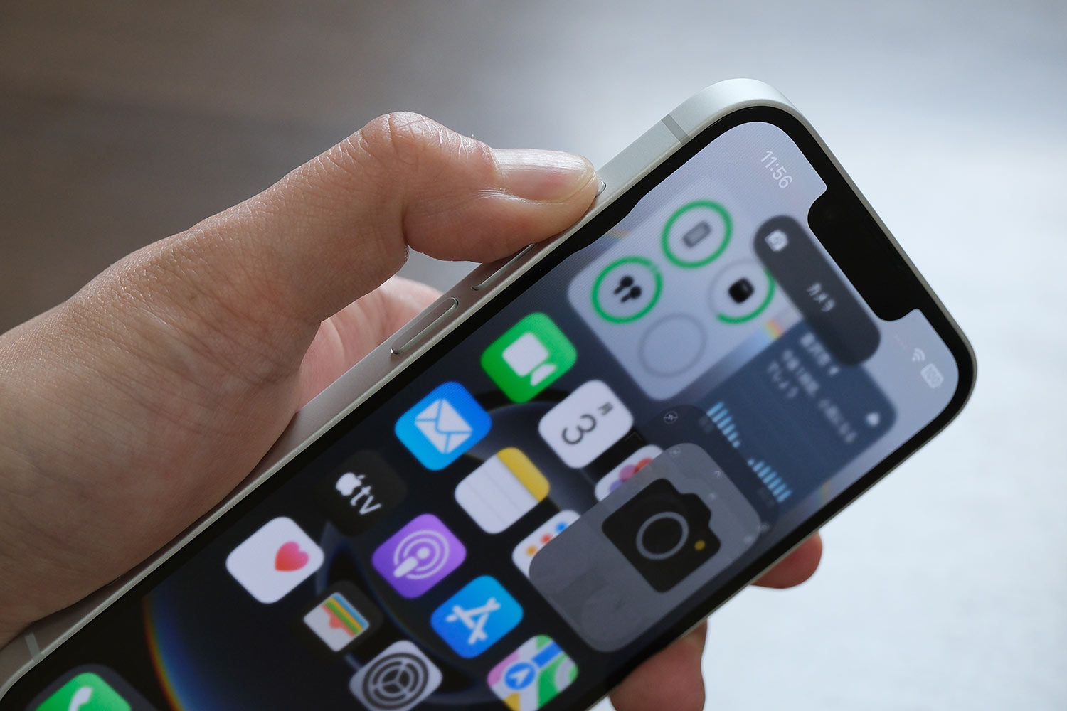 iPhone 16e アクションボタンを長押し