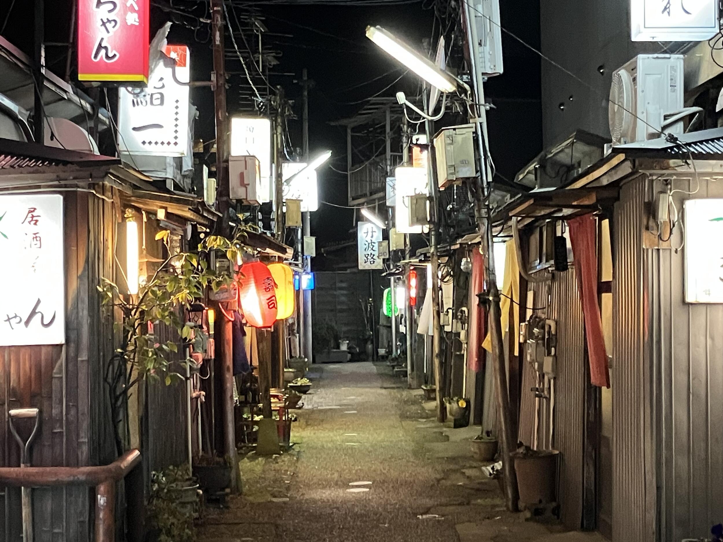 iPhone SE3 広角×2 飲み屋街